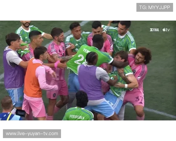 苏亚雷斯领衔进攻锋线足球巨星风采展现精彩瞬间