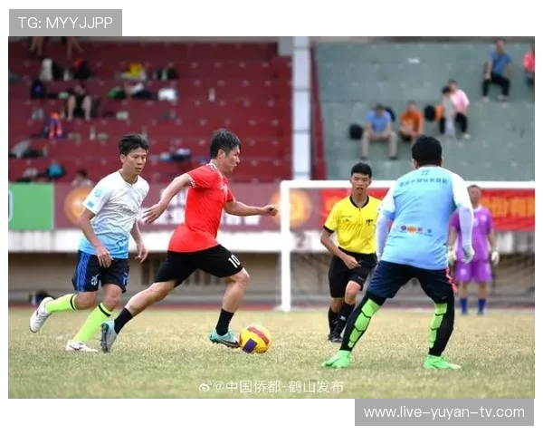 足球巨星卡片P图背景创意设计展现独特风采和球场激情瞬间